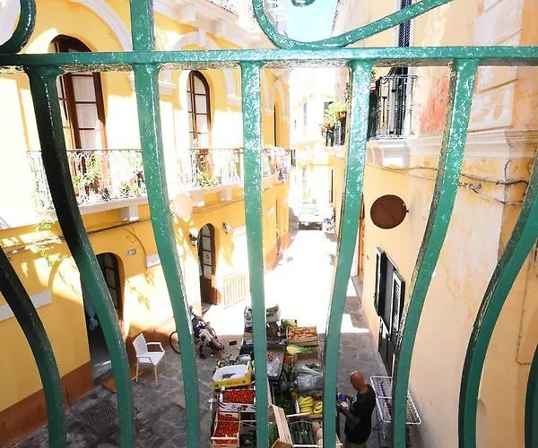 לינה וארוחת בוקר Laura - Luxury 3*